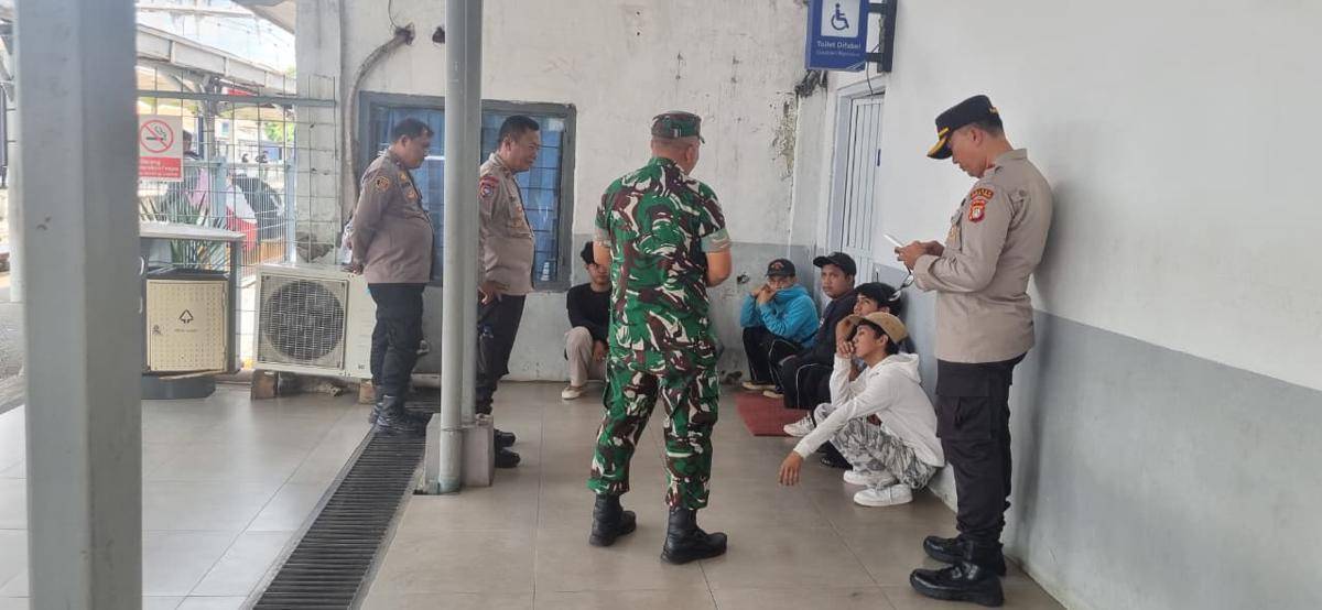 Para pemuda yang hendak demo ke Jakarta ditangkap di Tangsel