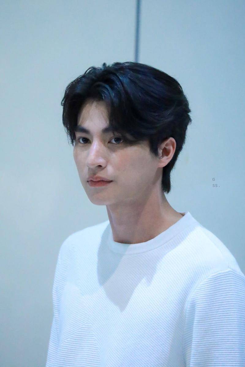 Middle part haircut, model rambut pria korea