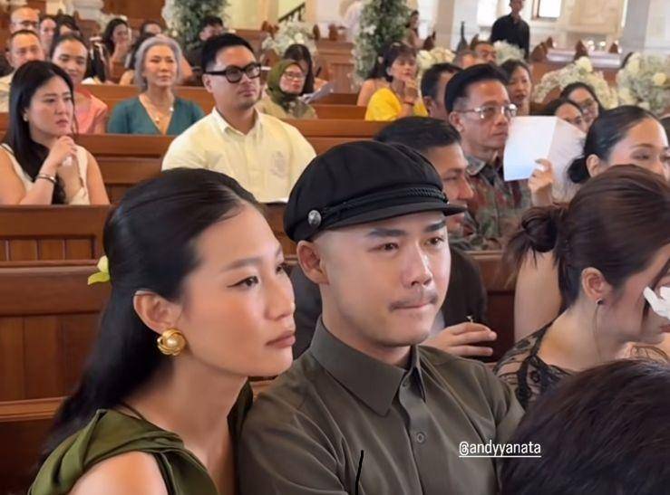 Elizabeth Rahajeng di pemberkatan nikah Maria Rahajeng dan Matthias Haerens