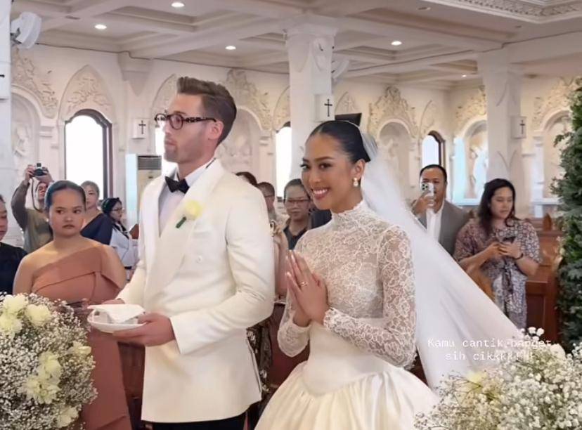 potret pemberkatan nikah Maria Rahajeng dan Matthias Haerens