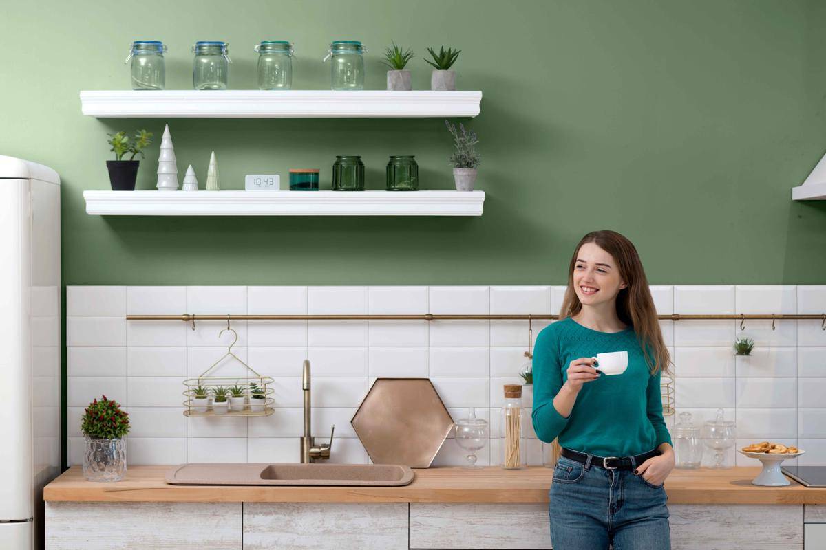 Ilustrasi dapur warna hijau sage dan marmer putih