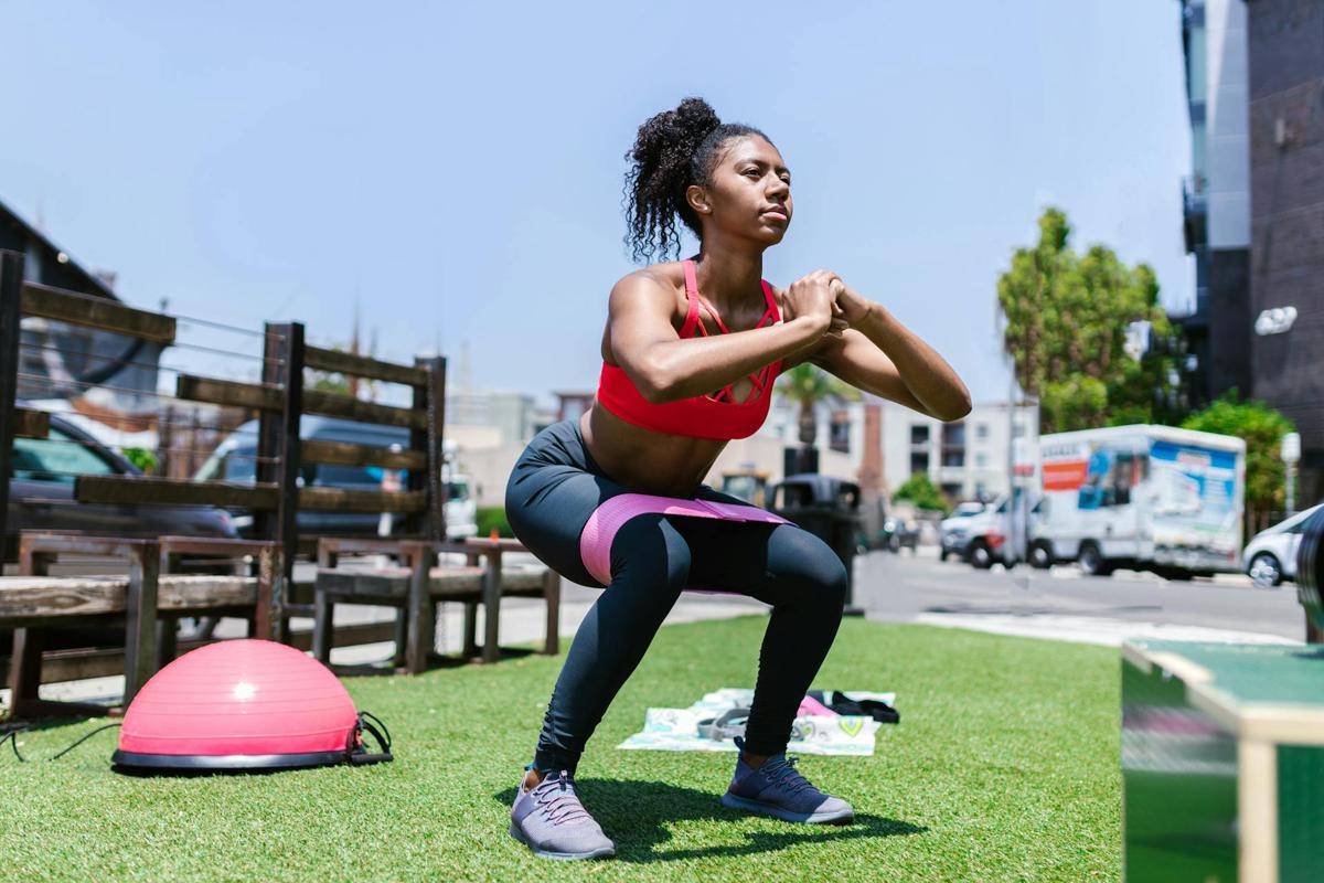 ilustrasi resistance band (pexels.com/RDNE Stock project)
