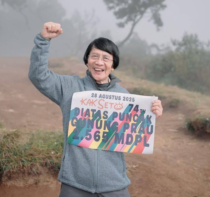 potret kak Seto rayakan ultah ke-74 di Gunung Prau