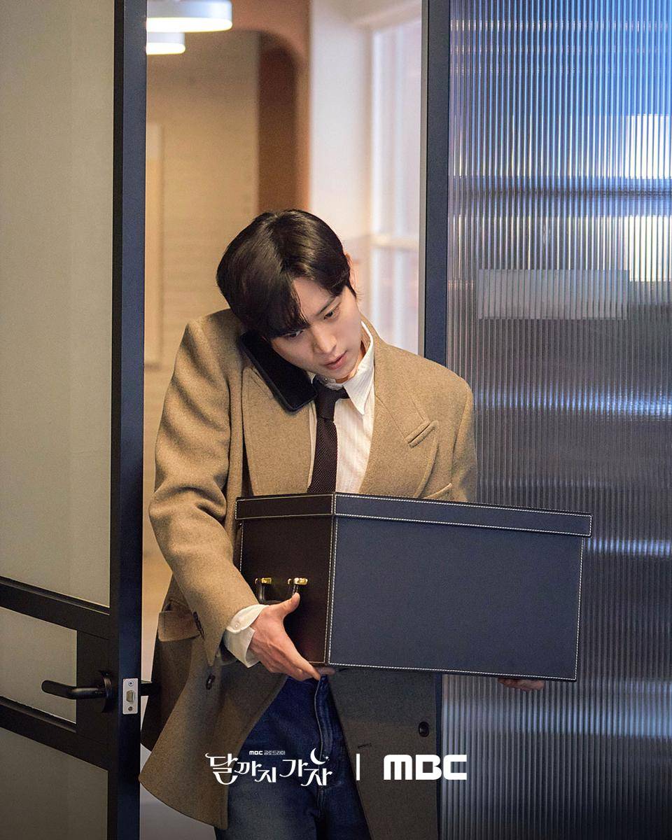 potret still cuts drama korea Let's Go to the Moon (x.com/mbcdrama_)