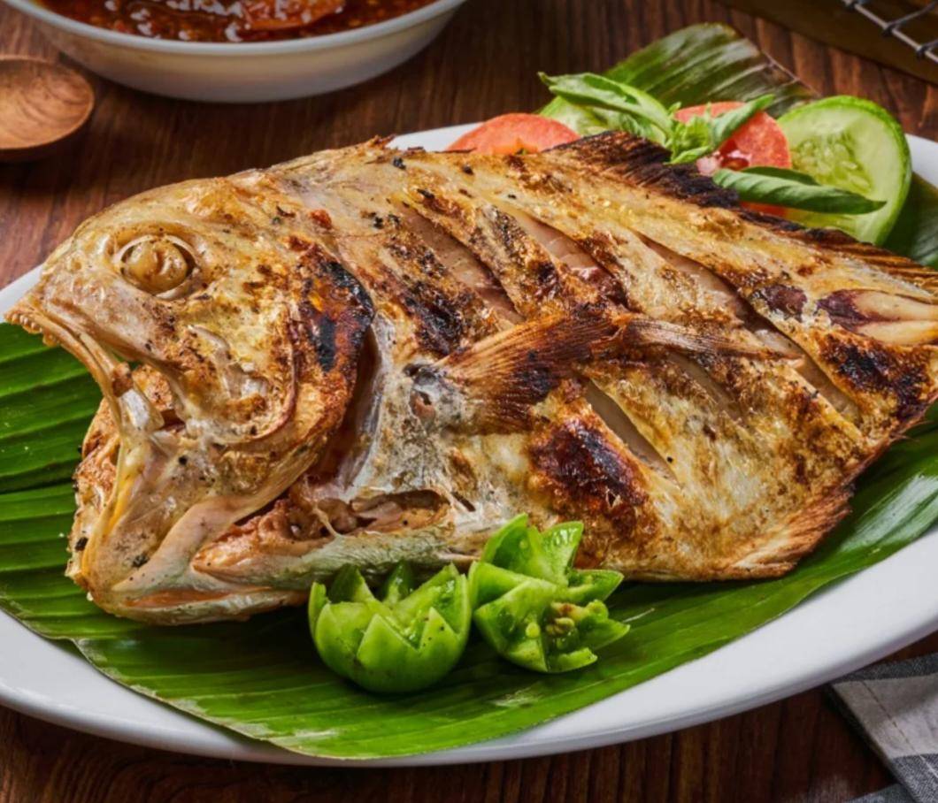 salah satu hidangan di restoran Ikan Tude Manado
