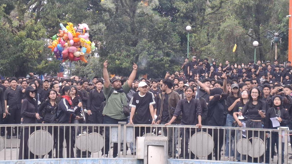 Aksi Solidaritas di Alun-alun Merdeka Malang. (IDN Times/Rizal Adhi Pratama)