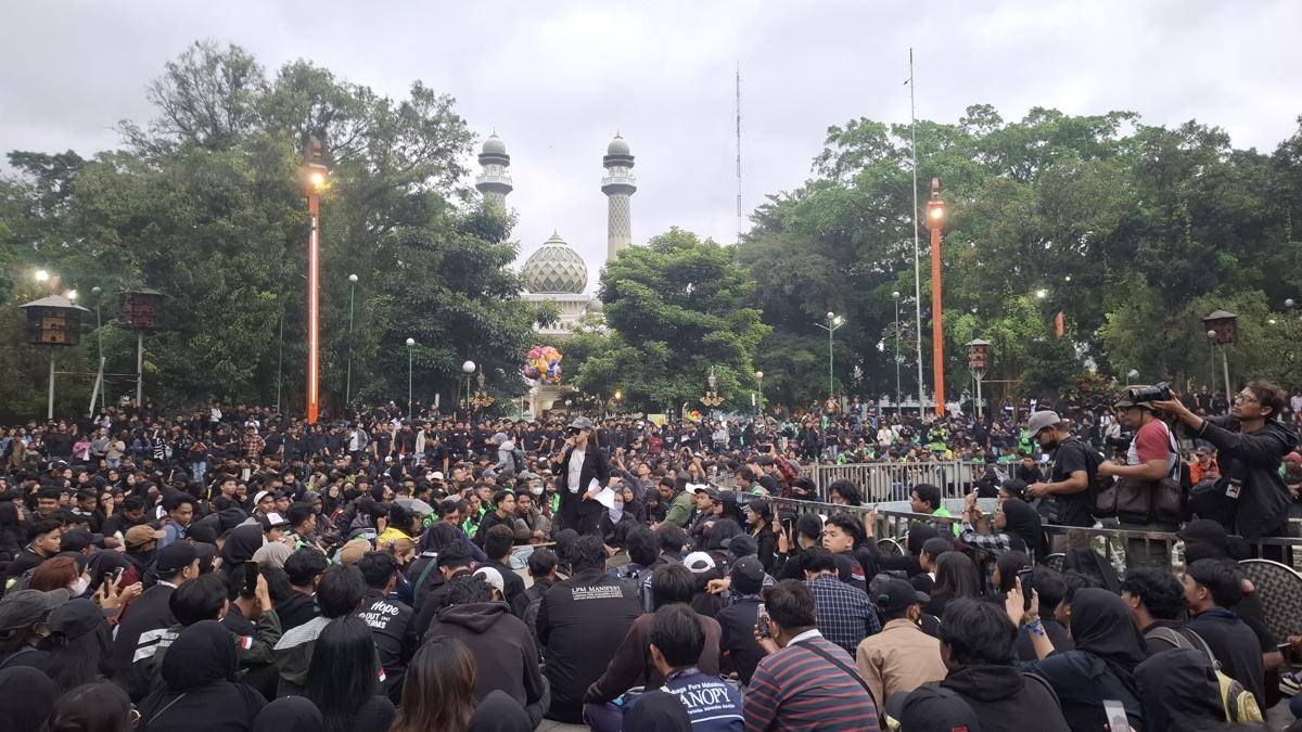 Aksi Solidaritas di Alun-alun Merdeka Malang. (IDN Times/Rizal Adhi Pratama)