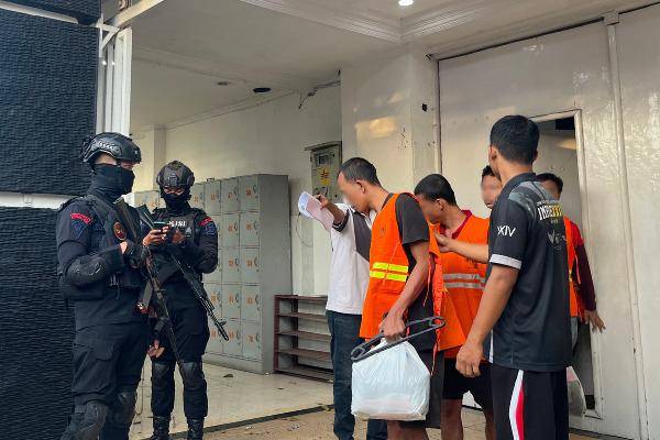 Proses pemindahan napi di Lapas Kediri. IDN Times/istimewa
