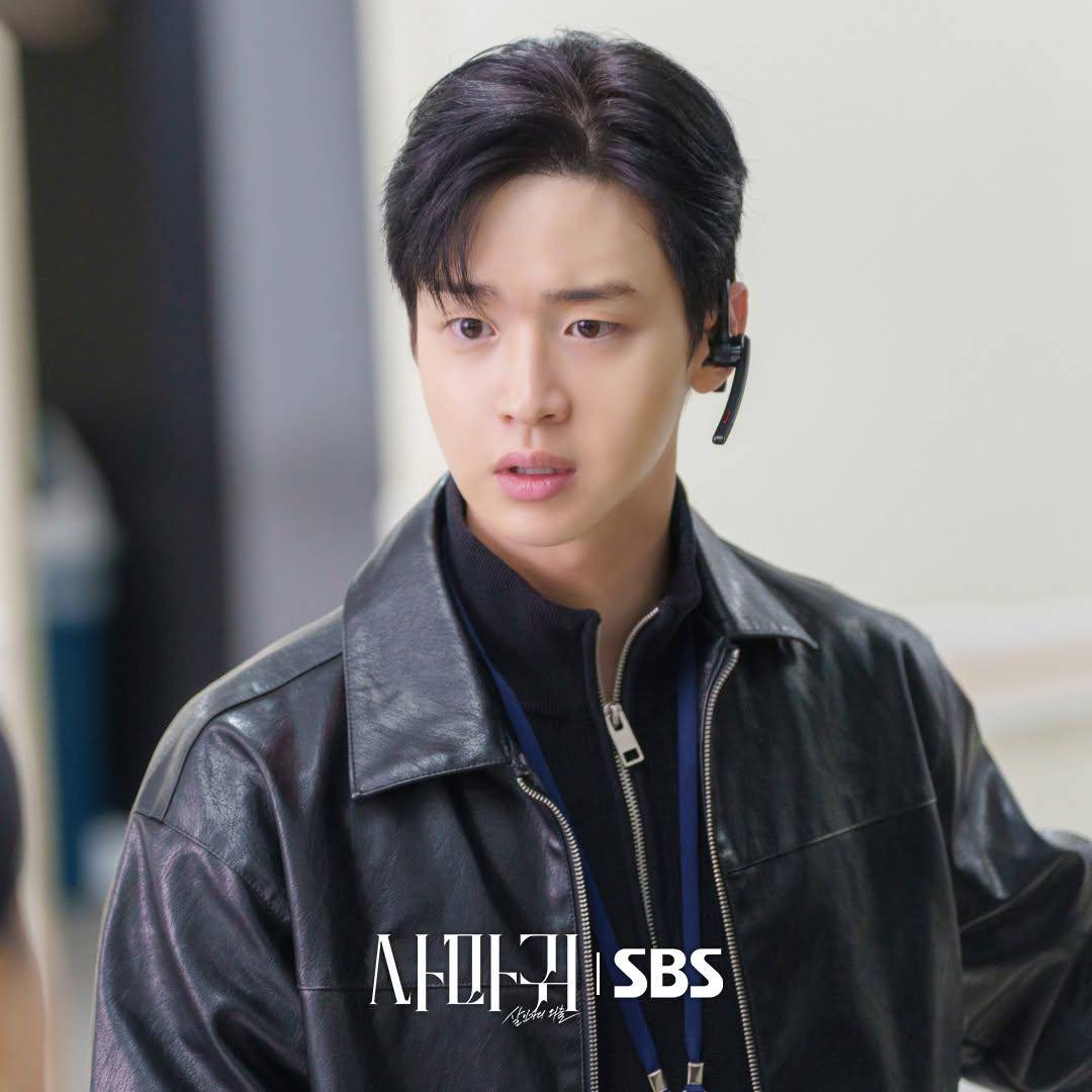 still cuts drama Queen Mantis (instagram.com/sbsdrama.official)