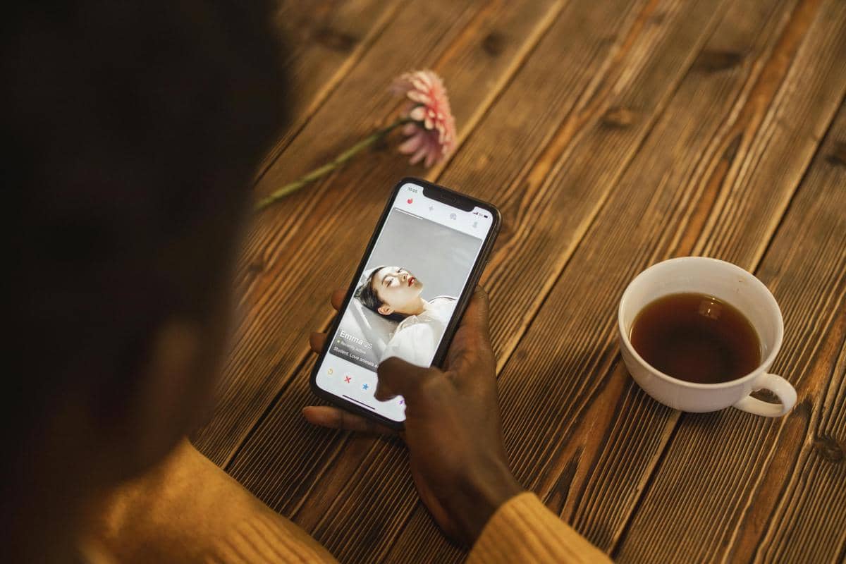ilustrasi dating app