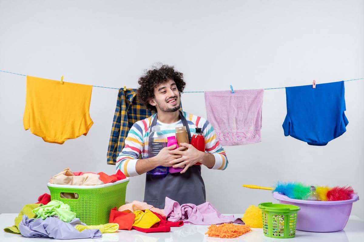 3 Cara Simpel Menghilangkan Noda Kuning di Ketiak Baju, Cobain Dulu