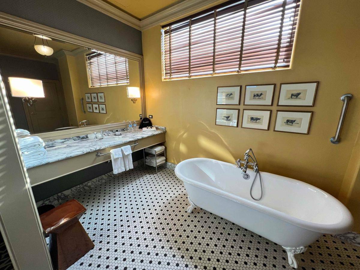 inspirasi pilihan lantai untuk kamar mandi di rumah