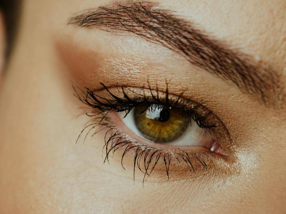 ilustrasi micro eyeliner (pexels.com/Priscila Zovia)