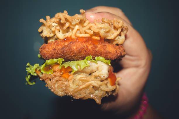 ilustrasi indomie burger (pexels.com/pexels)