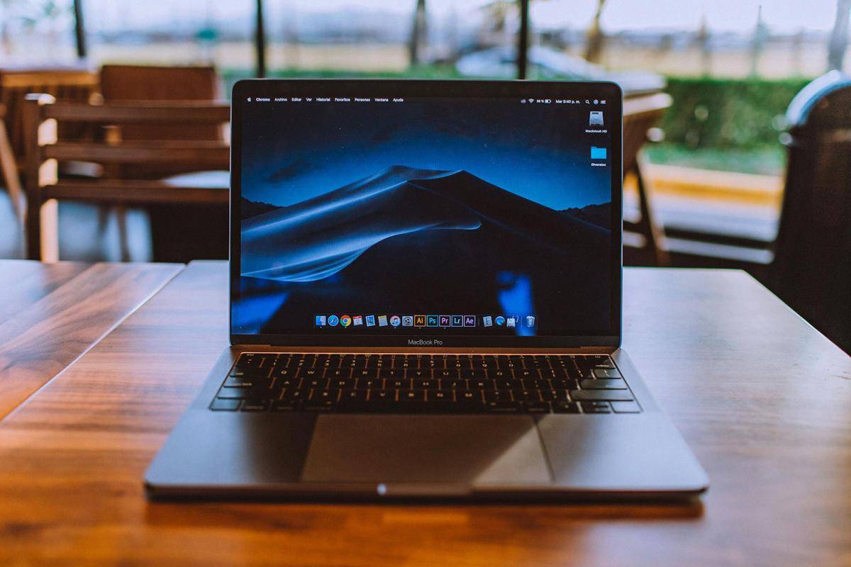 ilustrasi MacBook Pro