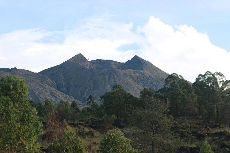 ilustrasi Gunung Adeng (unsplash.com/Gede Pranata)