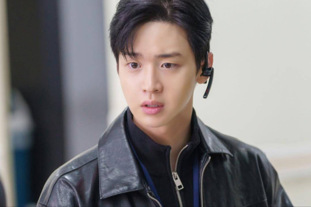 still cuts drama Queen Mantis (instagram.com/sbsdrama.official)