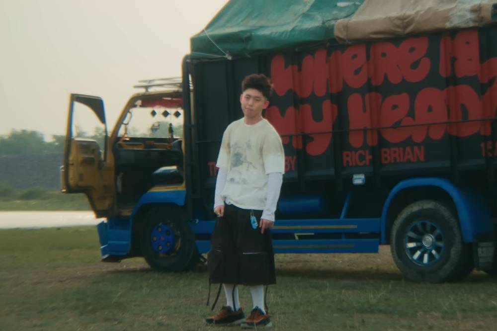 Rich Brian dalam MV lagu She (youtube.com/Rich Brian)