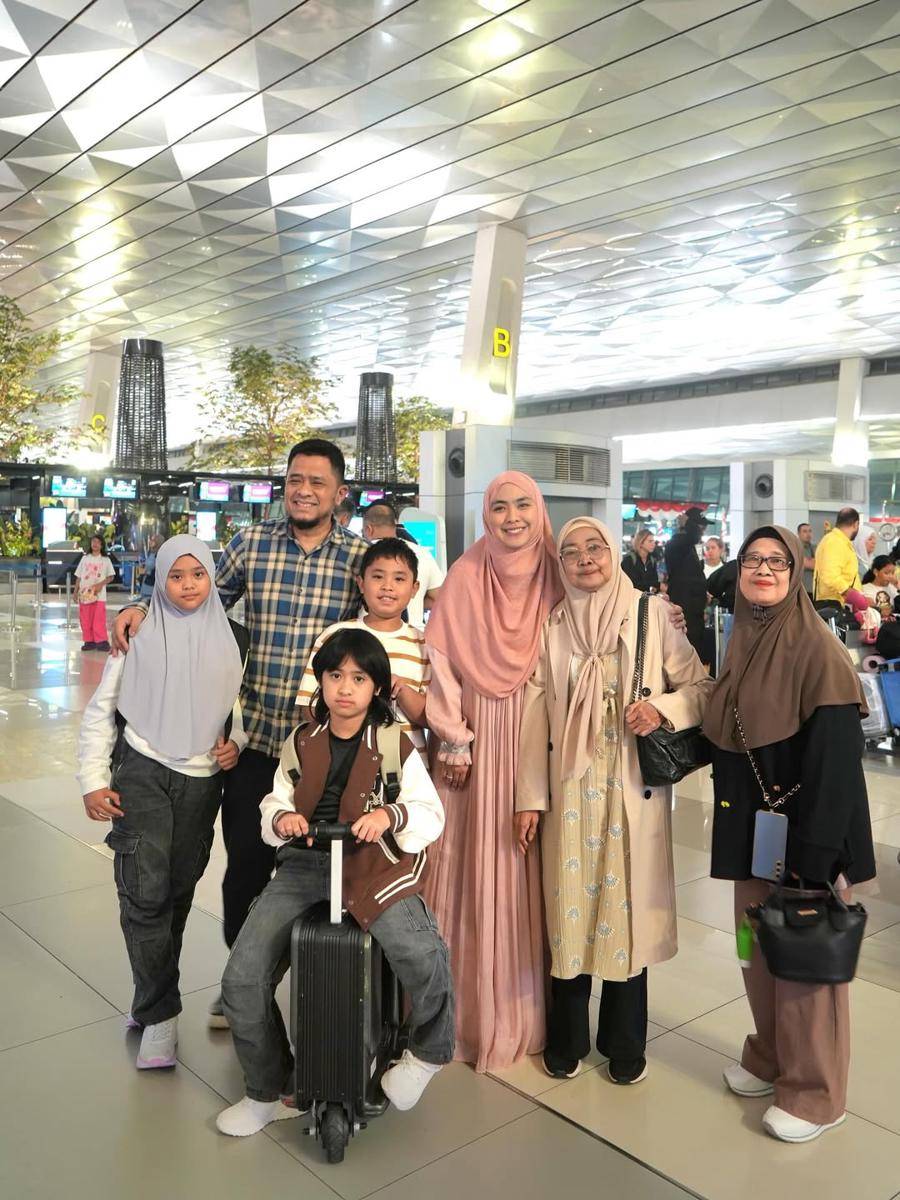 potret keluarga Oki Setiana Dewi