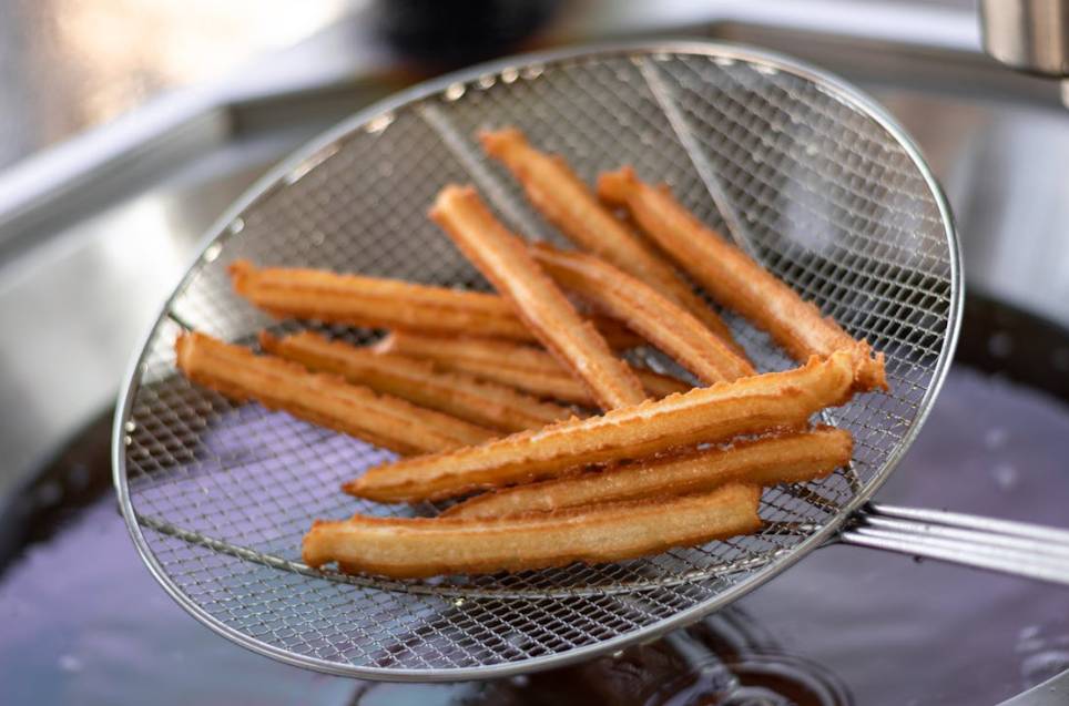 ilustrasi churros cinnamon