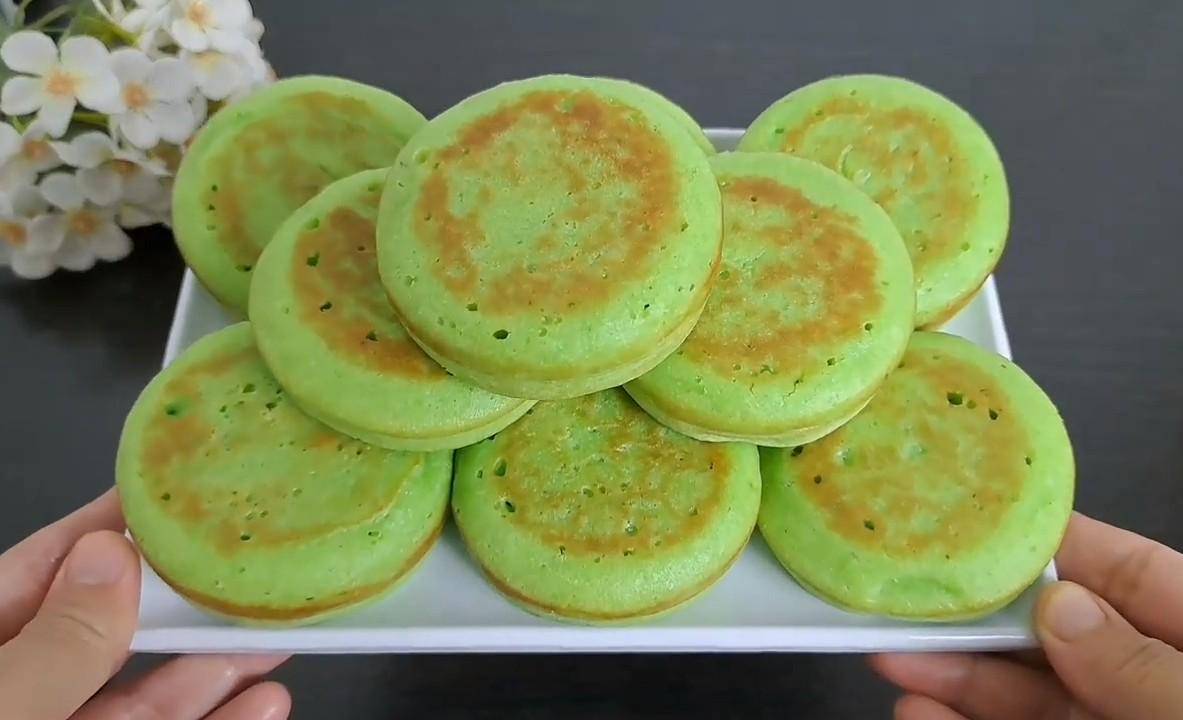 ilustrasi kue kamir kelapa pandan