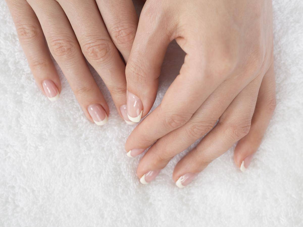 ilustrasi french tip putih (freepik.com/Freepik)