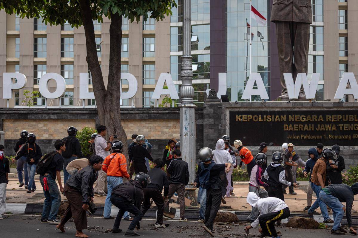 antarafoto-unjuk-rasa-di-semarang-1756473589.jpg