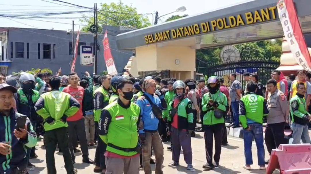 Demo ojol di Polda Banten