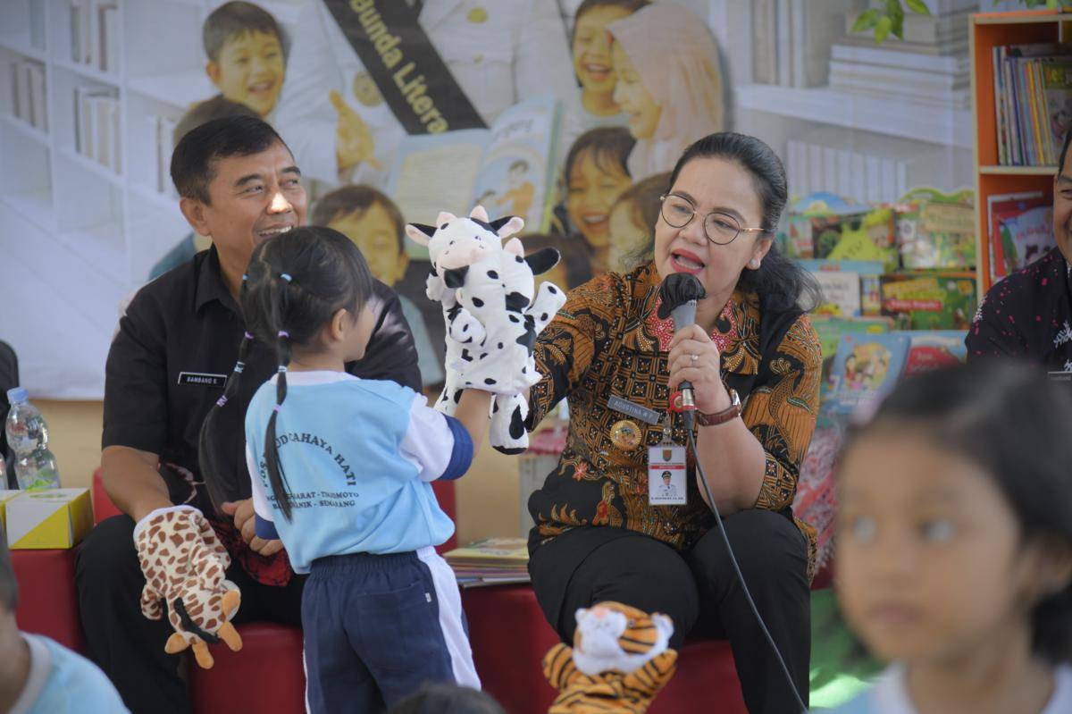 bunda literasi, mendongeng, gemar membaca