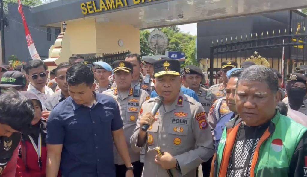 Demo ojol di Polda Banten