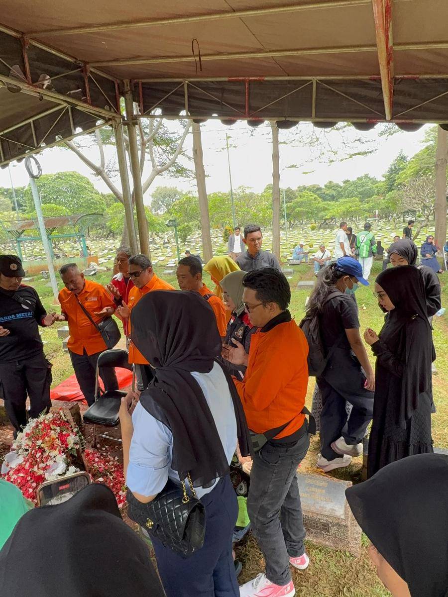artis kunjungi rumah duka dan pemakaman Affan Kurniawan