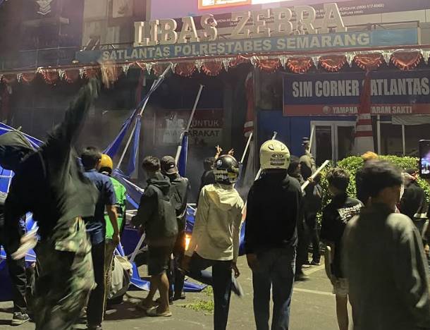demo, unjuk rasa, simpang lima