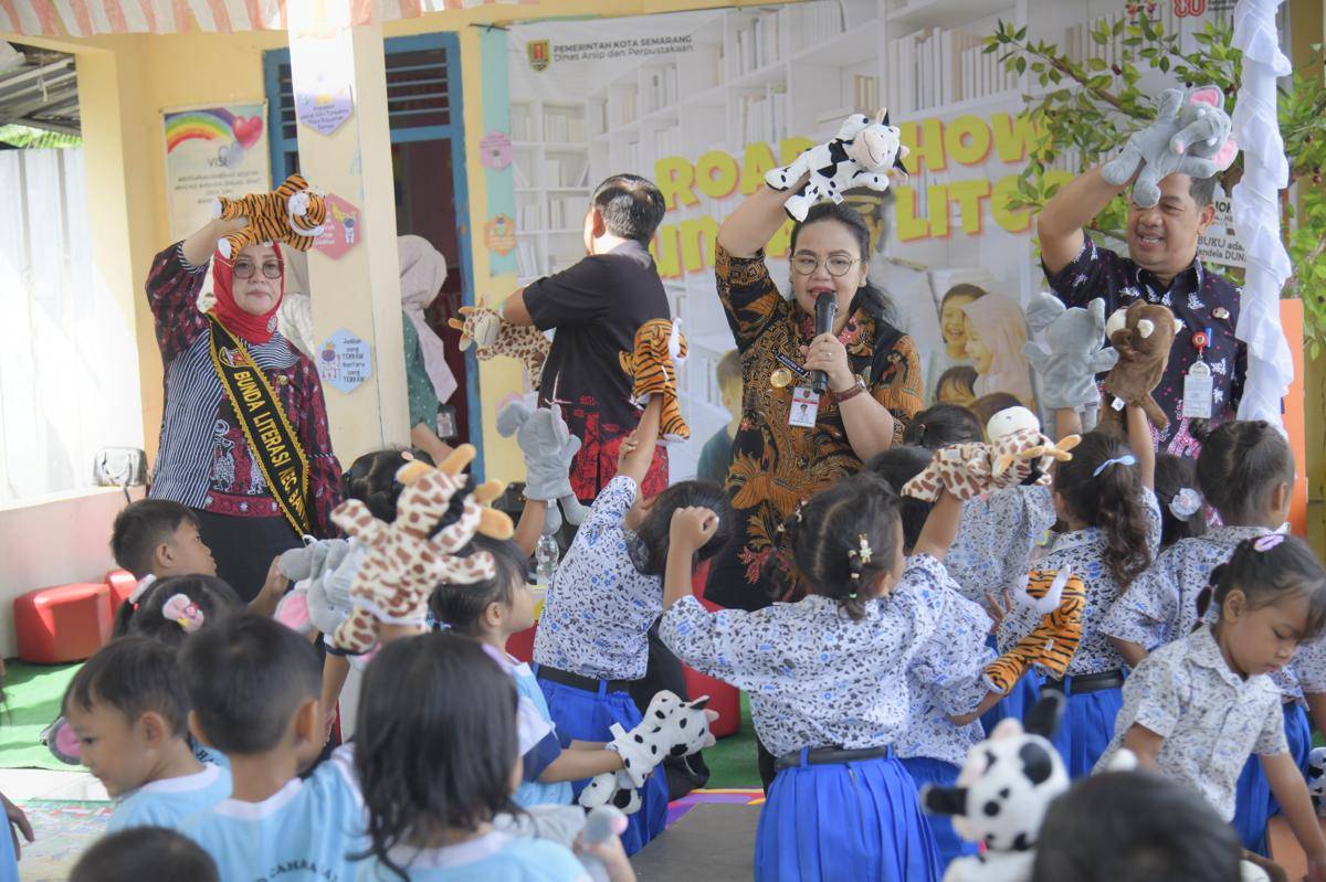 bunda literasi, mendongeng, gemar membaca