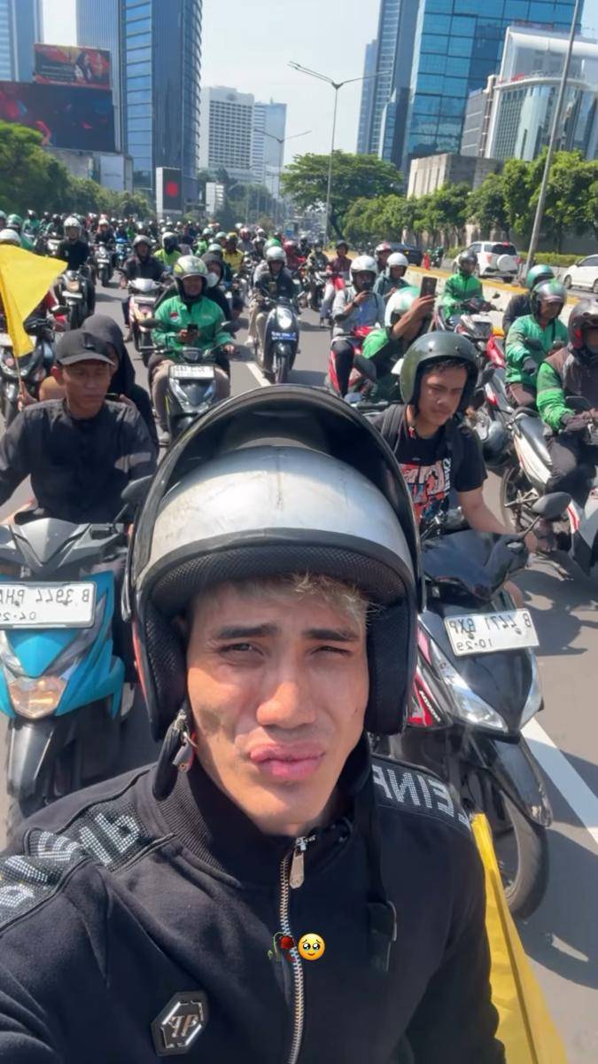artis kunjungi rumah duka dan pemakaman Affan Kurniawan