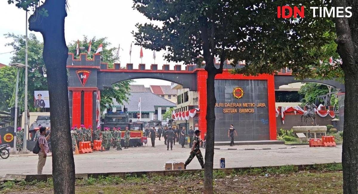 Situasi di Depan Mako Brimob Polda Metro, Massa Ojol Bubar. (IDN Times/Ilman Nafian)
