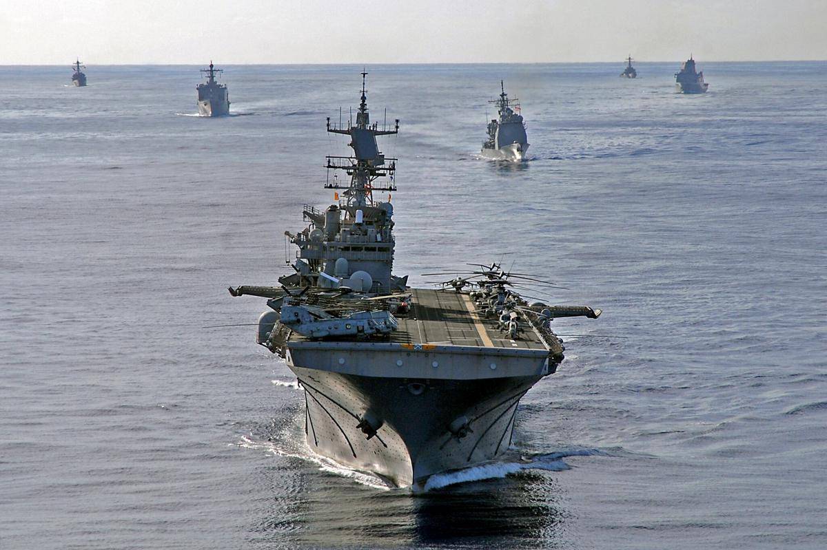 kapal USS Iwo Jima milik Amerika Serikat. (U.S. Navy photo by Mass Communication Specialist 2nd Class Jason R. Zalasky, Public domain, via Wikimedia Commons)