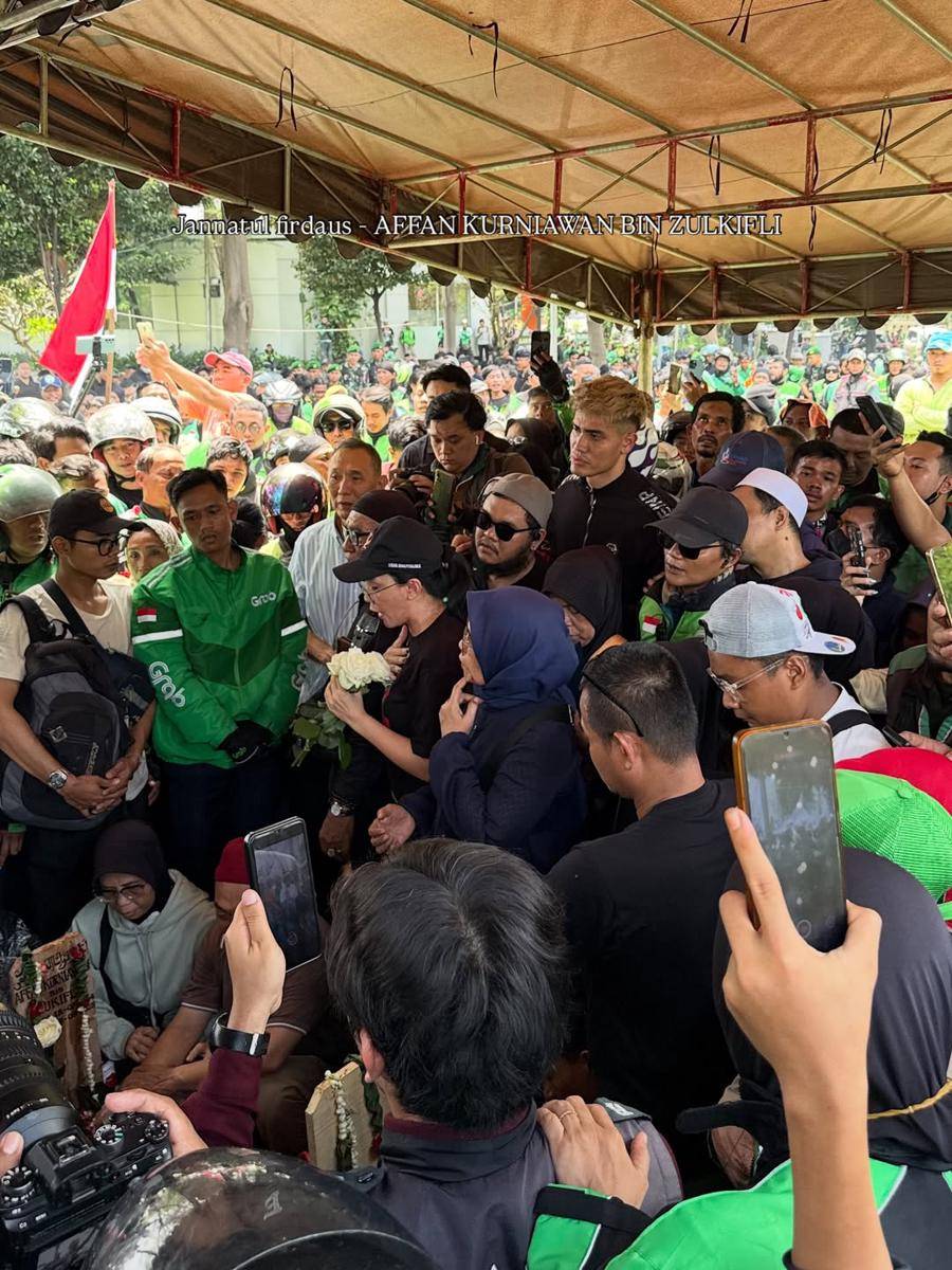 Suasana pemakaman Affan Kurniawan