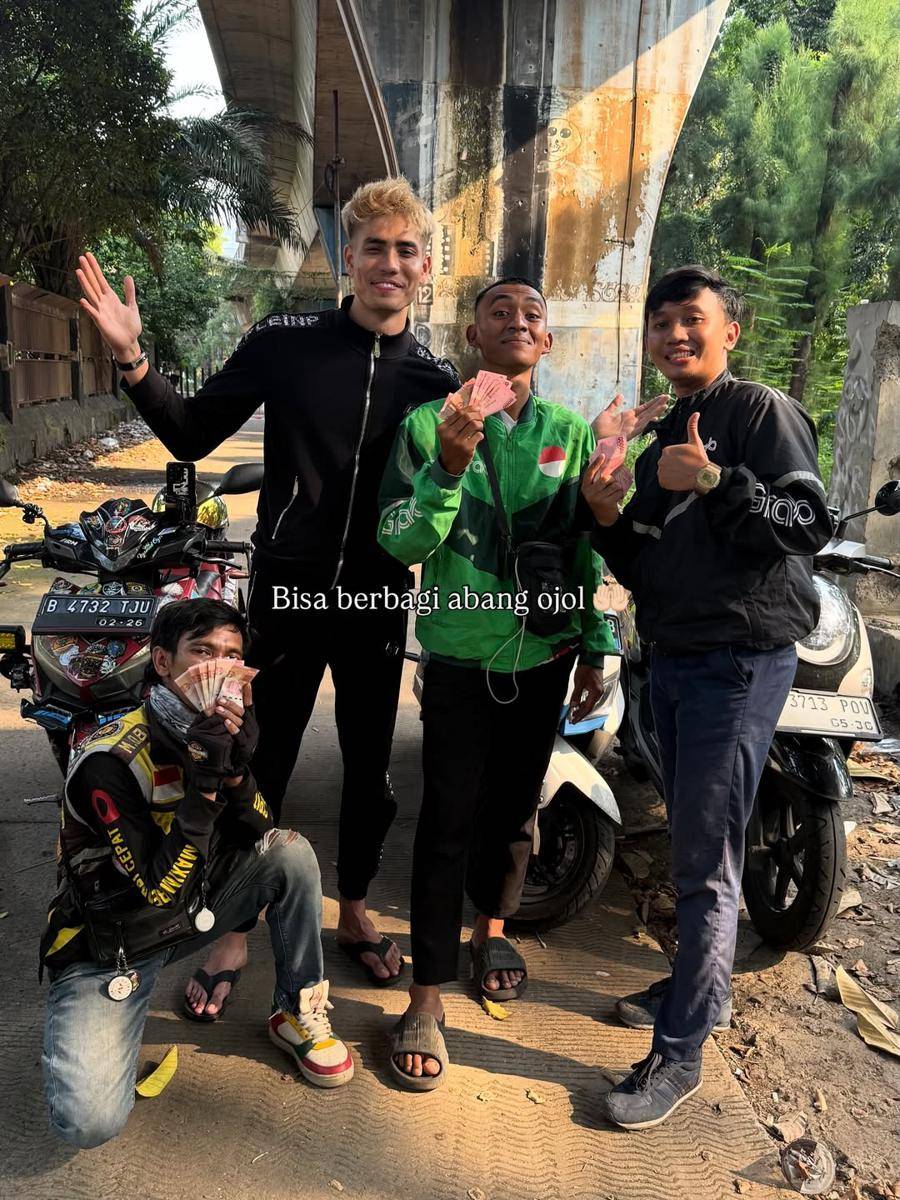 potret Aisar Khaled dan para ojol