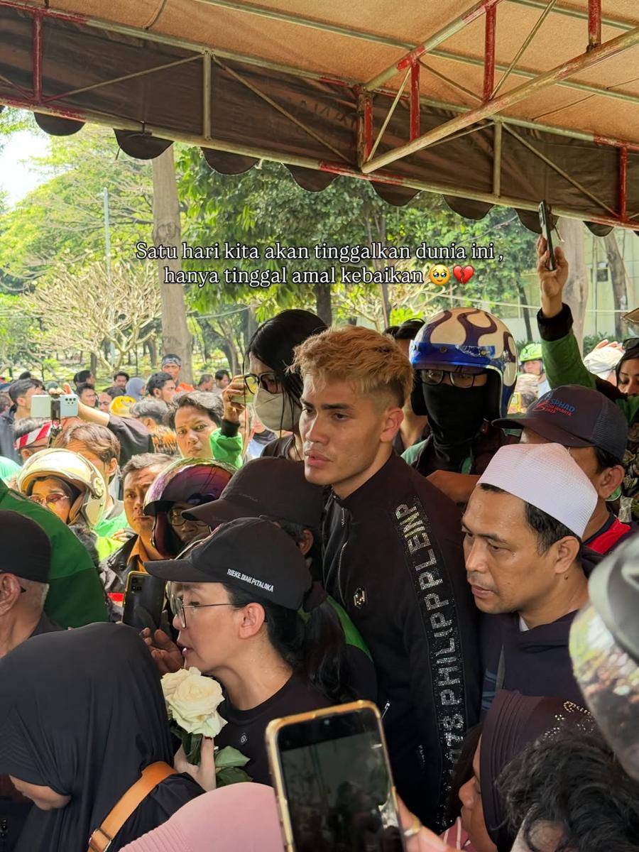 Suasana pemakaman Affan Kurniawan
