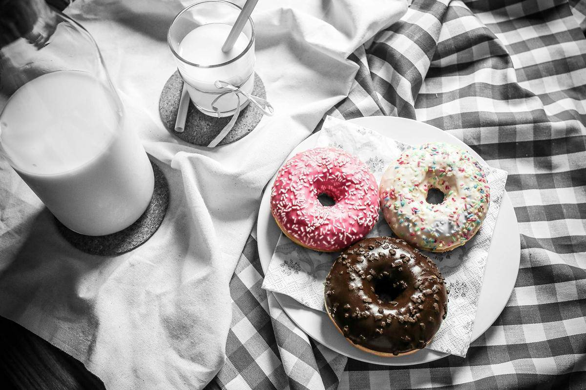 ilustrasi donat susu