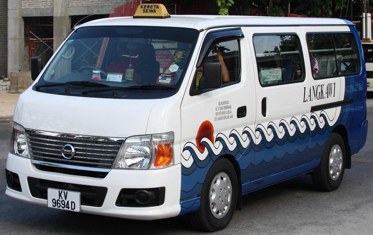 potret mobil tur wisata (commons.wikimedia.org/Ilya Plekhanov)