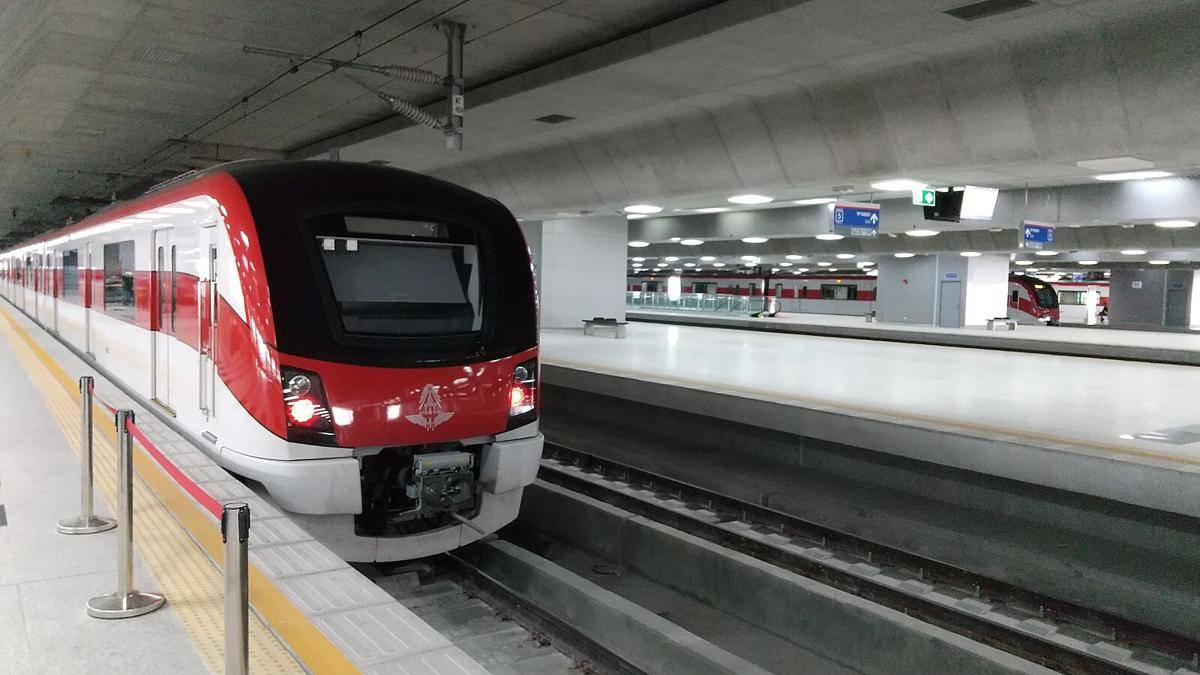 potret kereta cepat di Bang Sue Grand Station (commons.wikimedia.org/Suikotei)