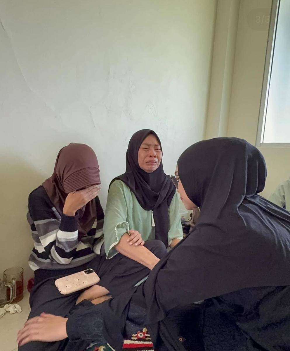 Ria Ricis kunjungi keluarga dan pemakaman Affan Kurniawan.