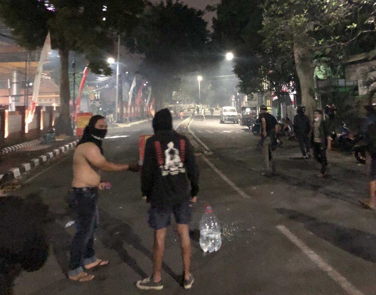 Situasi di Jalan Jaksa Agung Suprapto, Kota Malang saat Brimob melepaskan gas air mata. (IDN Times/Istimewa)