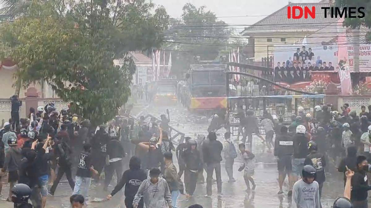 Suasana demo di depan kantor DPRD Kota Madiun. IDN Times/Riyanto.