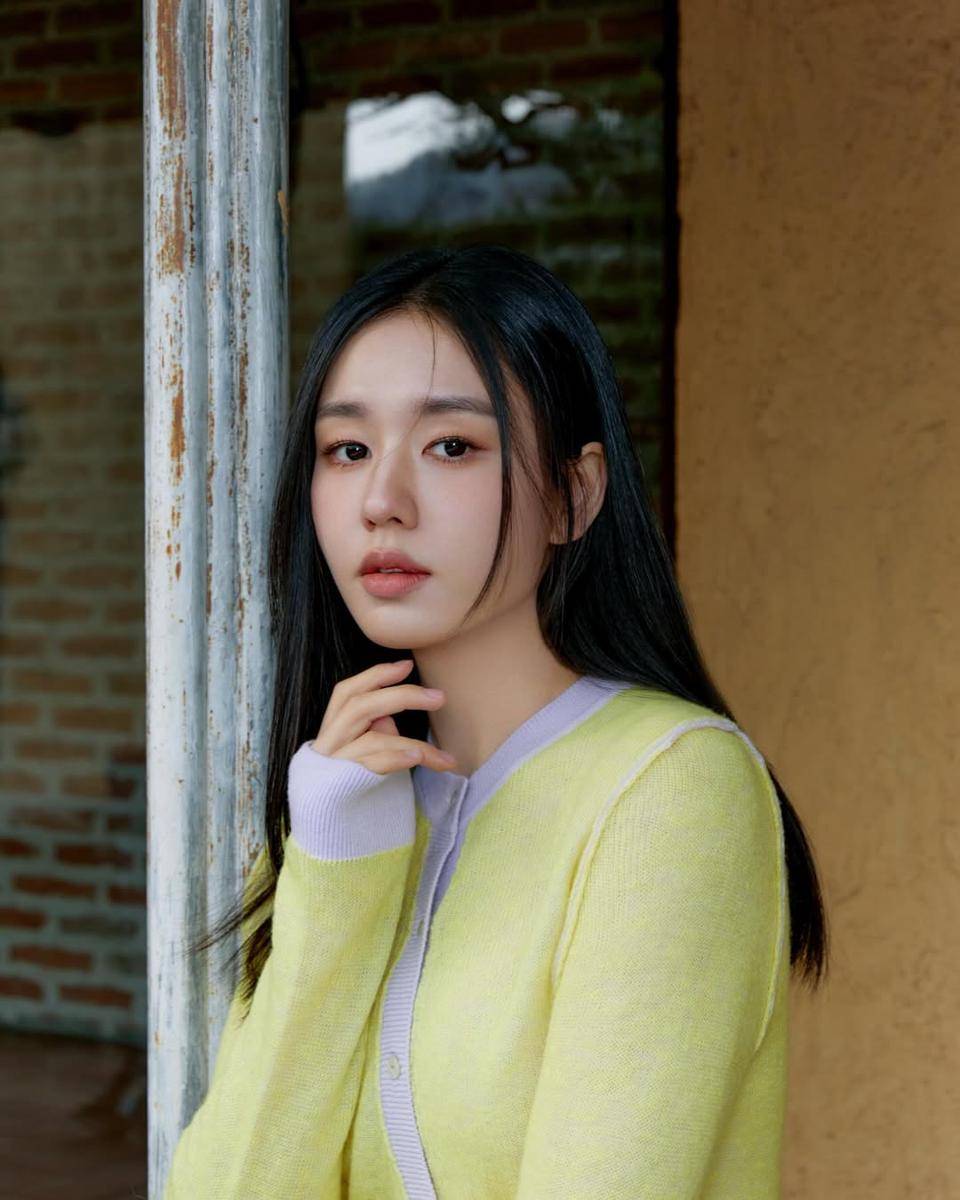 Potret Ahn Eun Jin