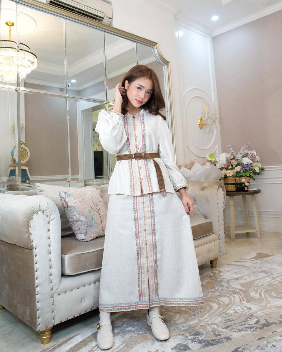 OOTD smart casual dengan rok (instagram.com/fuji_an)