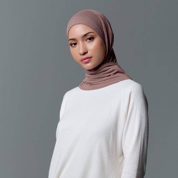Meccanism Feat Zee Zee Shahab - Ghea Hijab Sport Instan (shopee.co,id/Meccanism Official)