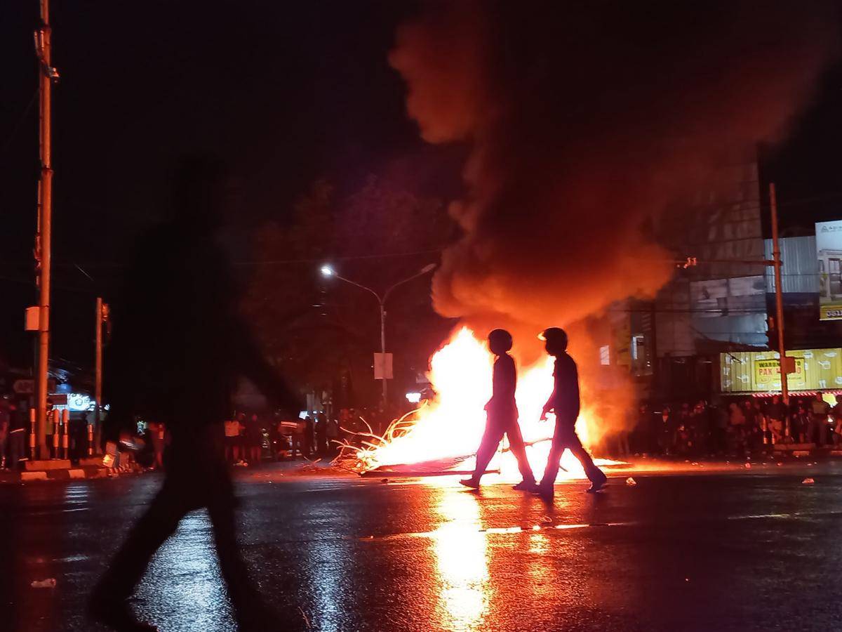 Aksi unjuk rasa di Mapolda DIY.(IDN Times/Jati)