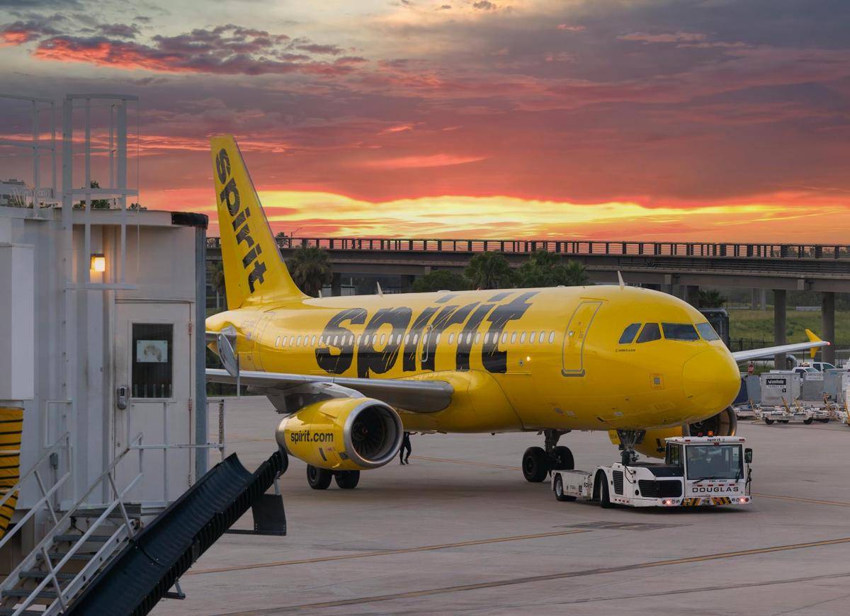 pesawat Spirit Airlines (pexels.com/john mckenna)
